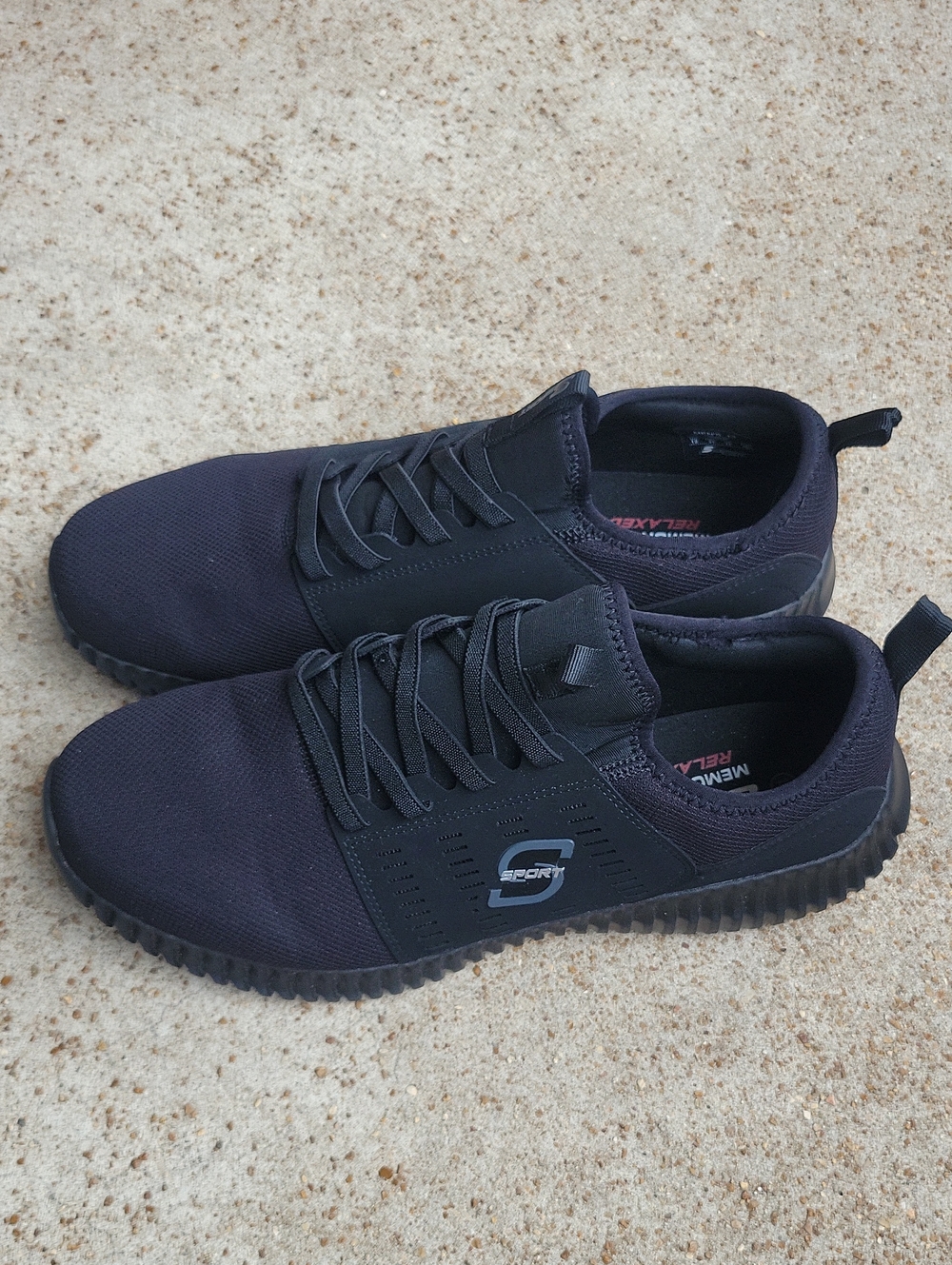 Skechers Men's Black Low-Top Knit Sneakers